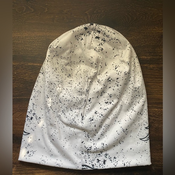 Skull in Spade White and Black Beanie - Picture 2 of 2